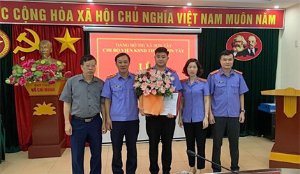 Chi bộ Viện KSND thị xã Sơn Tây tổ chức Lễ kết nạp Đảng viên mới